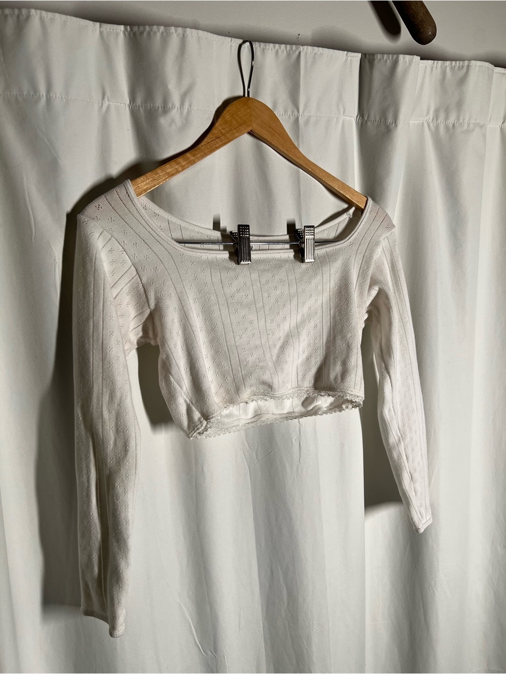 Cropped Long-Sleeve Ribbed Knit Top in White